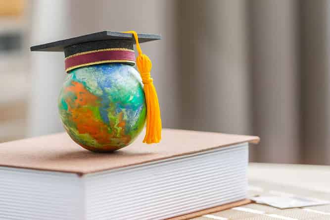 4 College App Tips for International Students
