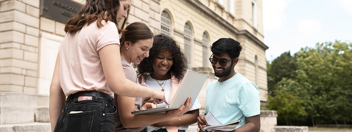 IvyWise Navigating College Applications in the U.S. vs. the U.K.