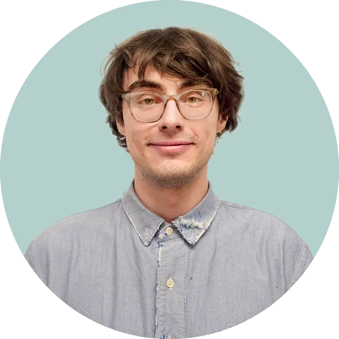 Simon Jewett, Social Media Associate